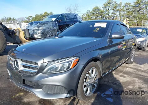 2017 Mercedes-Benz C 300 4Matic из США, поврежденный, VIN 55SWF4KB6HU198528